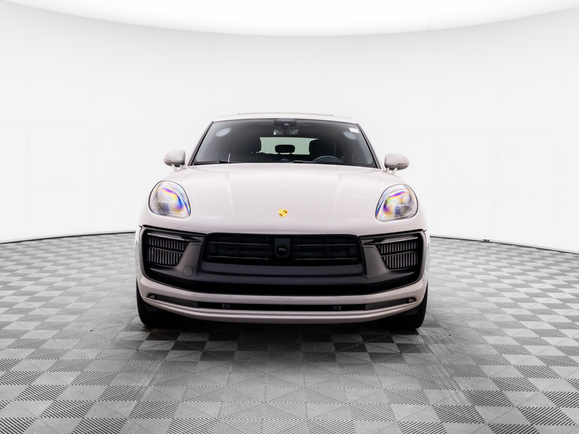 Certified 2023 Porsche Macan GTS w/ Premium Package Plus AWD/4WD image 9