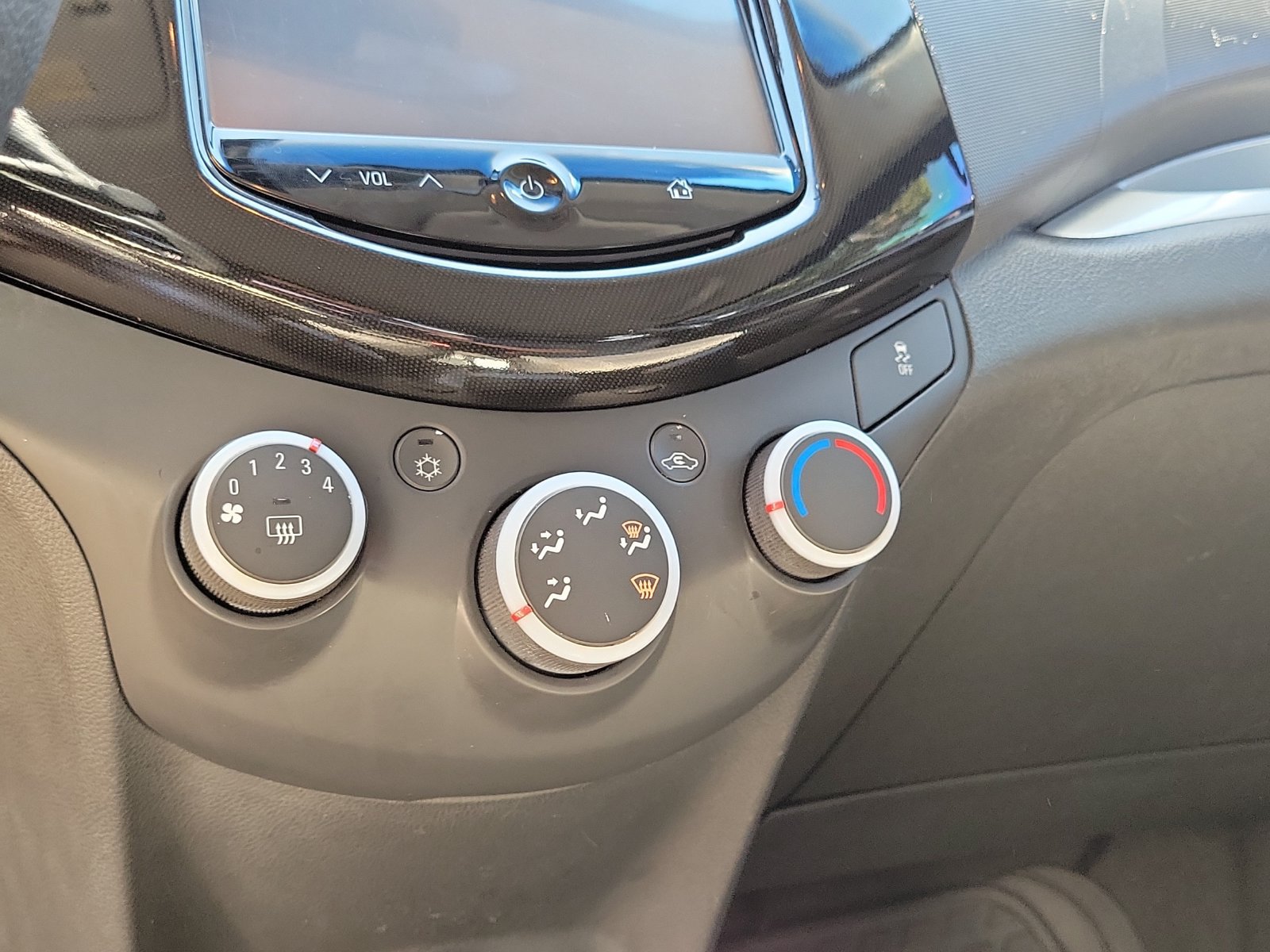 Used 2013 Chevrolet Spark LT FWD image 25