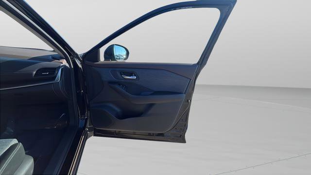 Used 2023 Nissan Rogue SV image 25