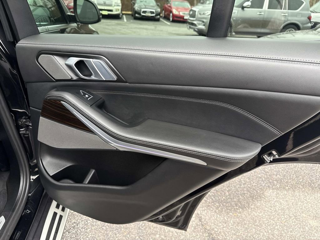 Used 2025 BMW X5 xDrive50e AWD/4WD image 39
