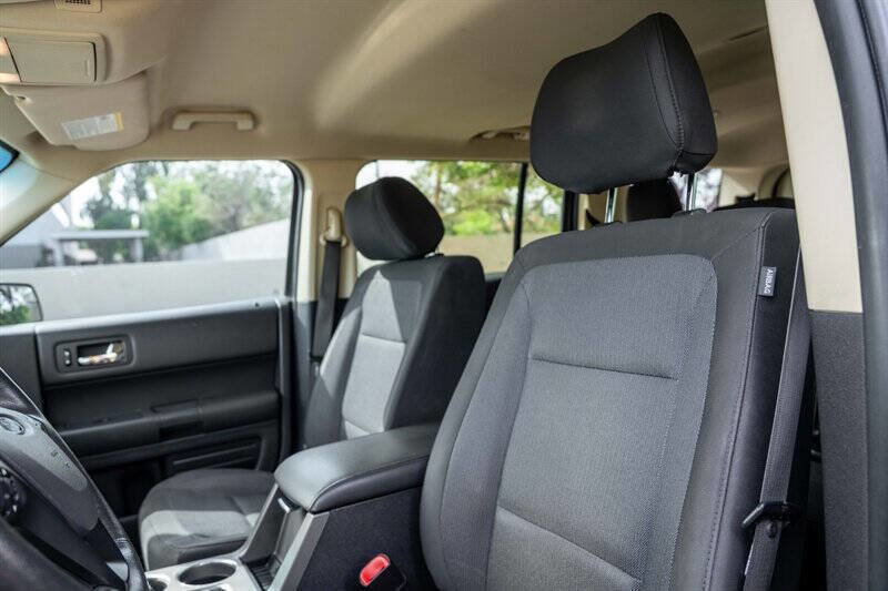 Used 2019 Ford Flex SE image 10