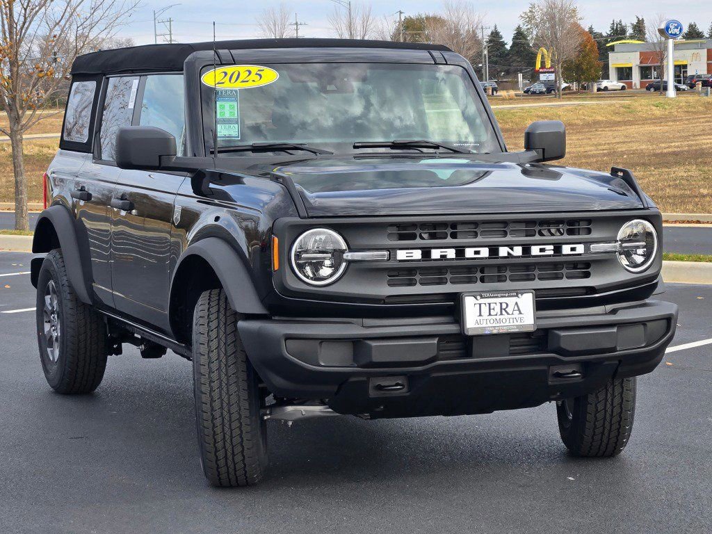 New 2025 Ford Bronco Big Bend image 3