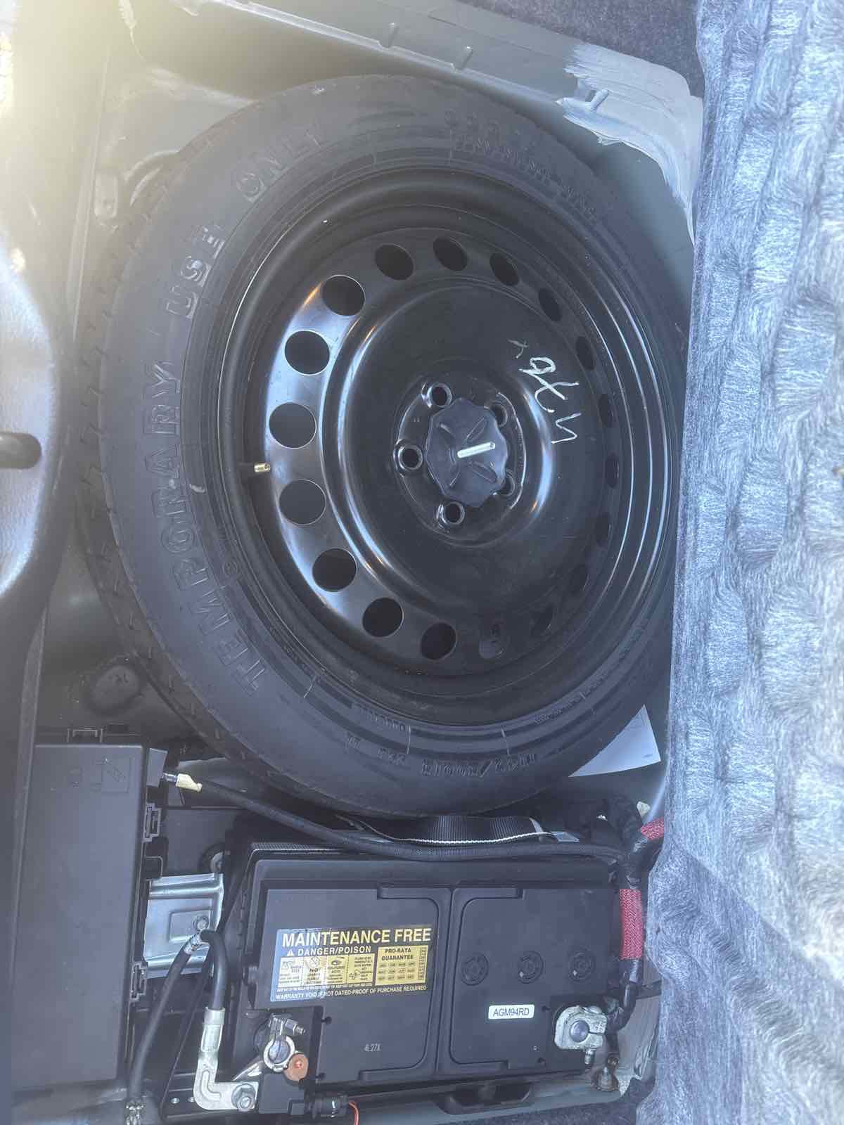 Used 2014 Chrysler 300 C image 29