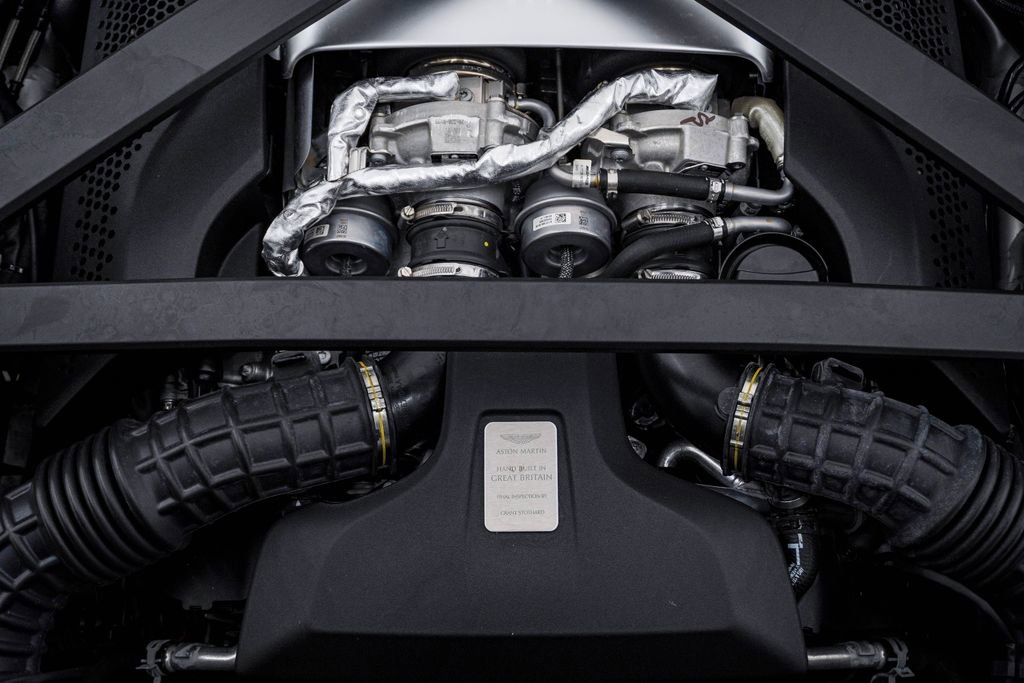 Used 2021 Aston Martin DB11 Coupe image 35