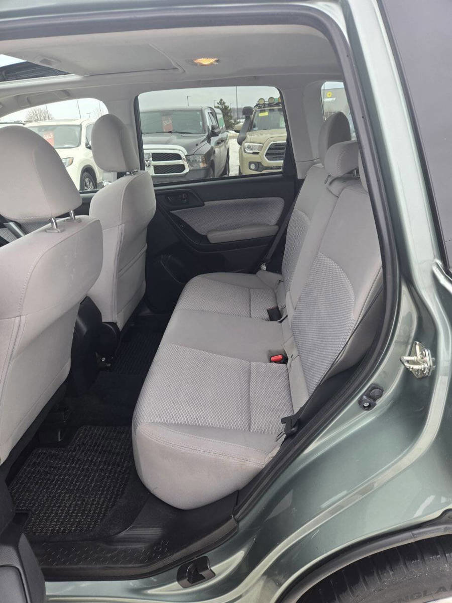 Used 2017 Subaru Forester 2.5i Premium w/ All-Weather Package image 18
