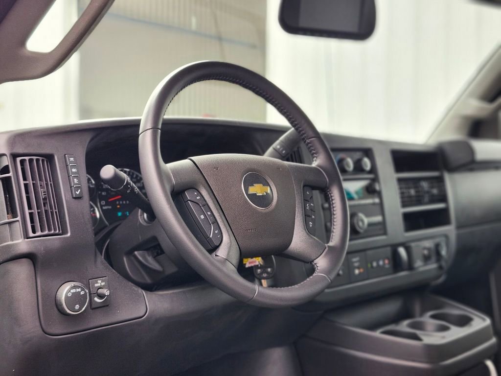 Used 2022 Chevrolet Express 3500 w/ Power Convenience Package RWD image 11
