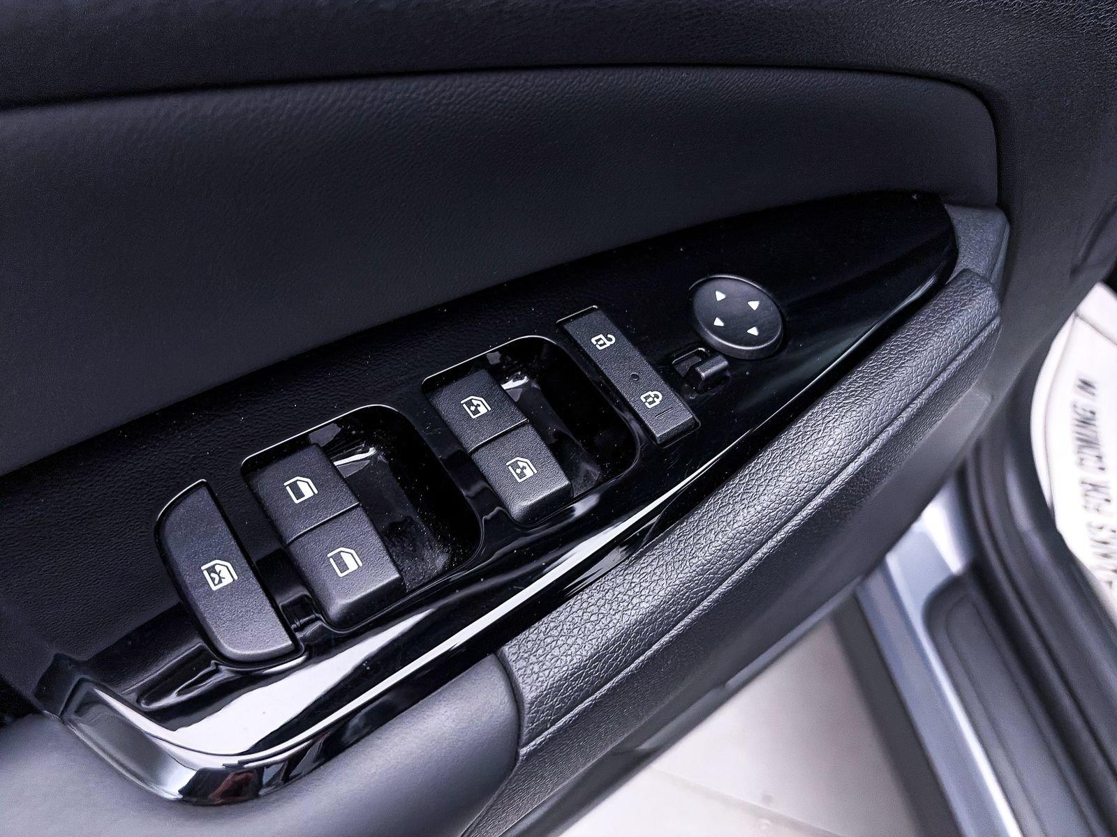 Used 2024 Kia Sportage EX FWD image 17