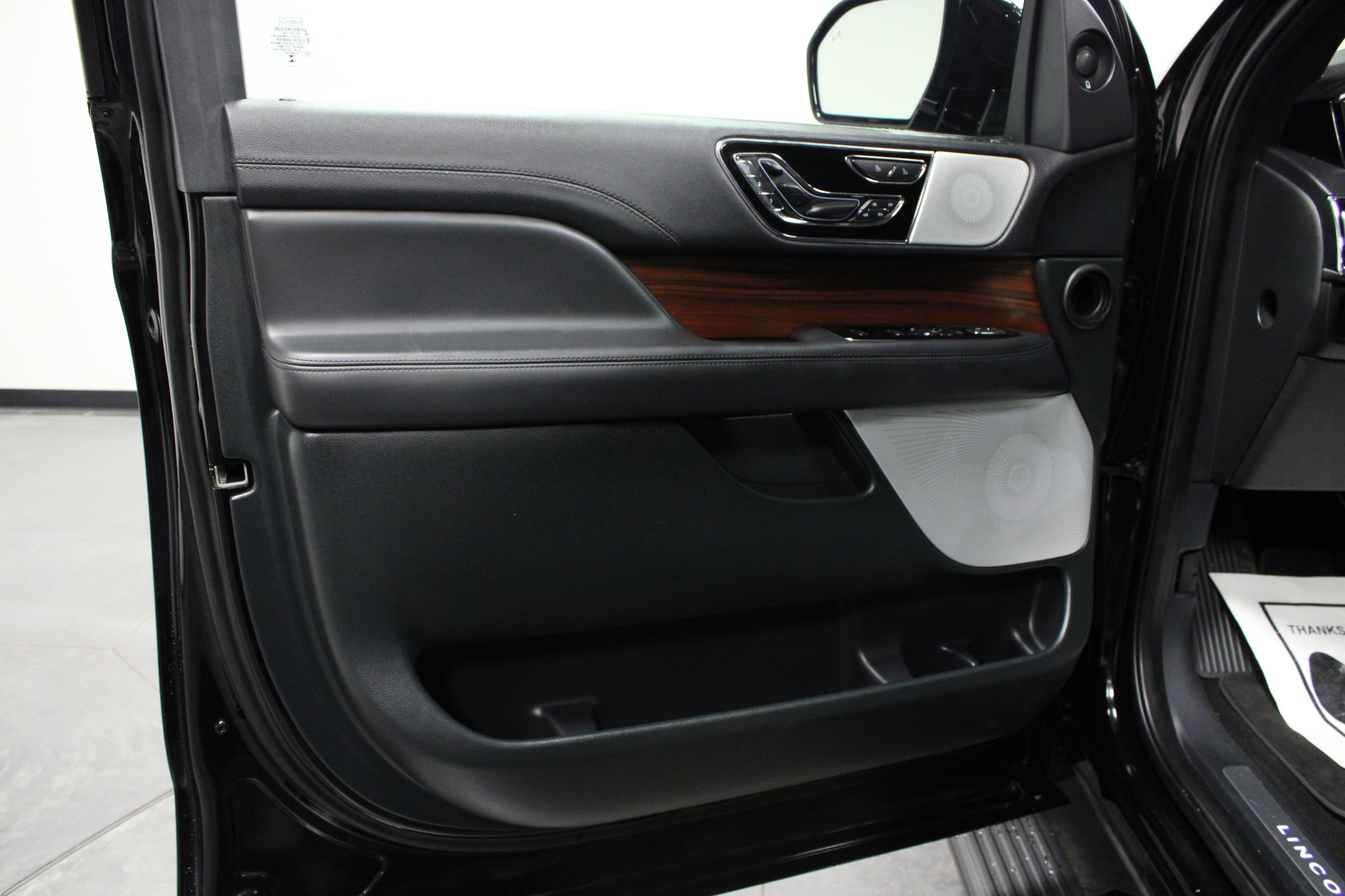 Used 2024 Lincoln Navigator L Reserve AWD/4WD image 11