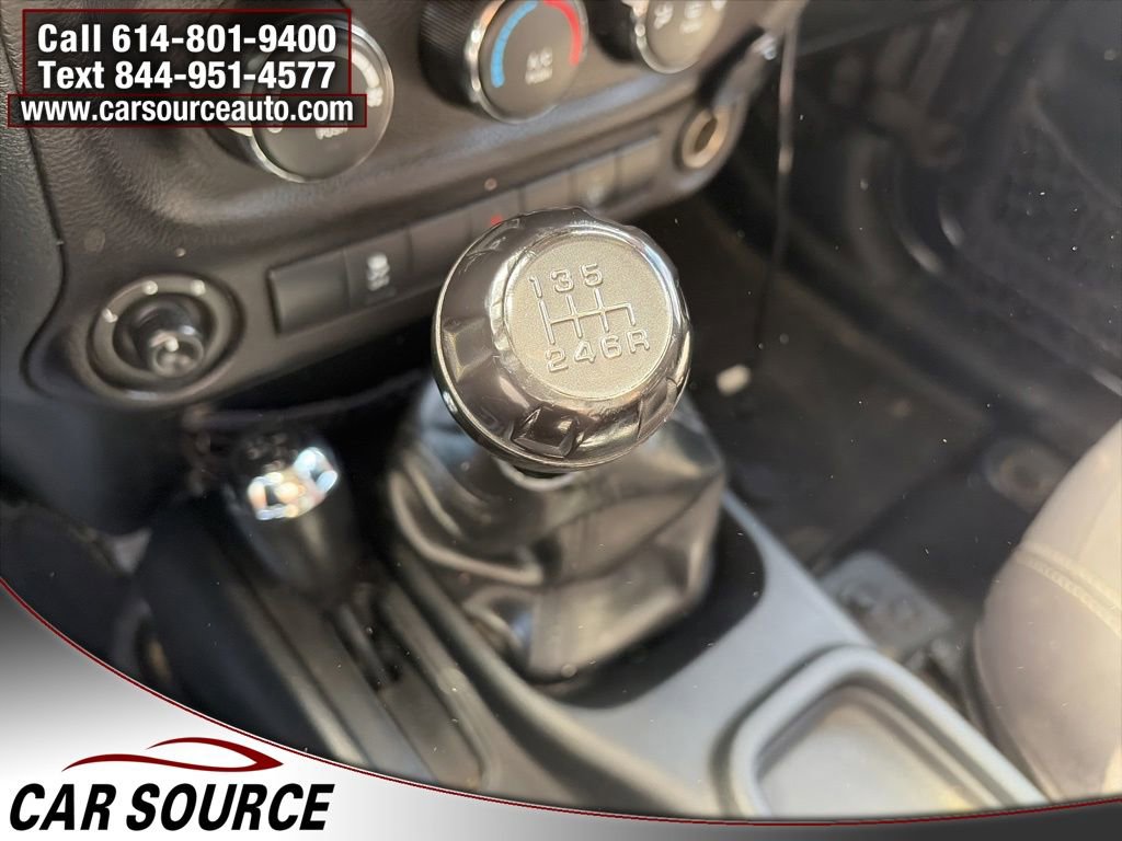 Used 2017 Jeep Wrangler Unlimited Sahara w/ Connectivity Group AWD/4WD image 20