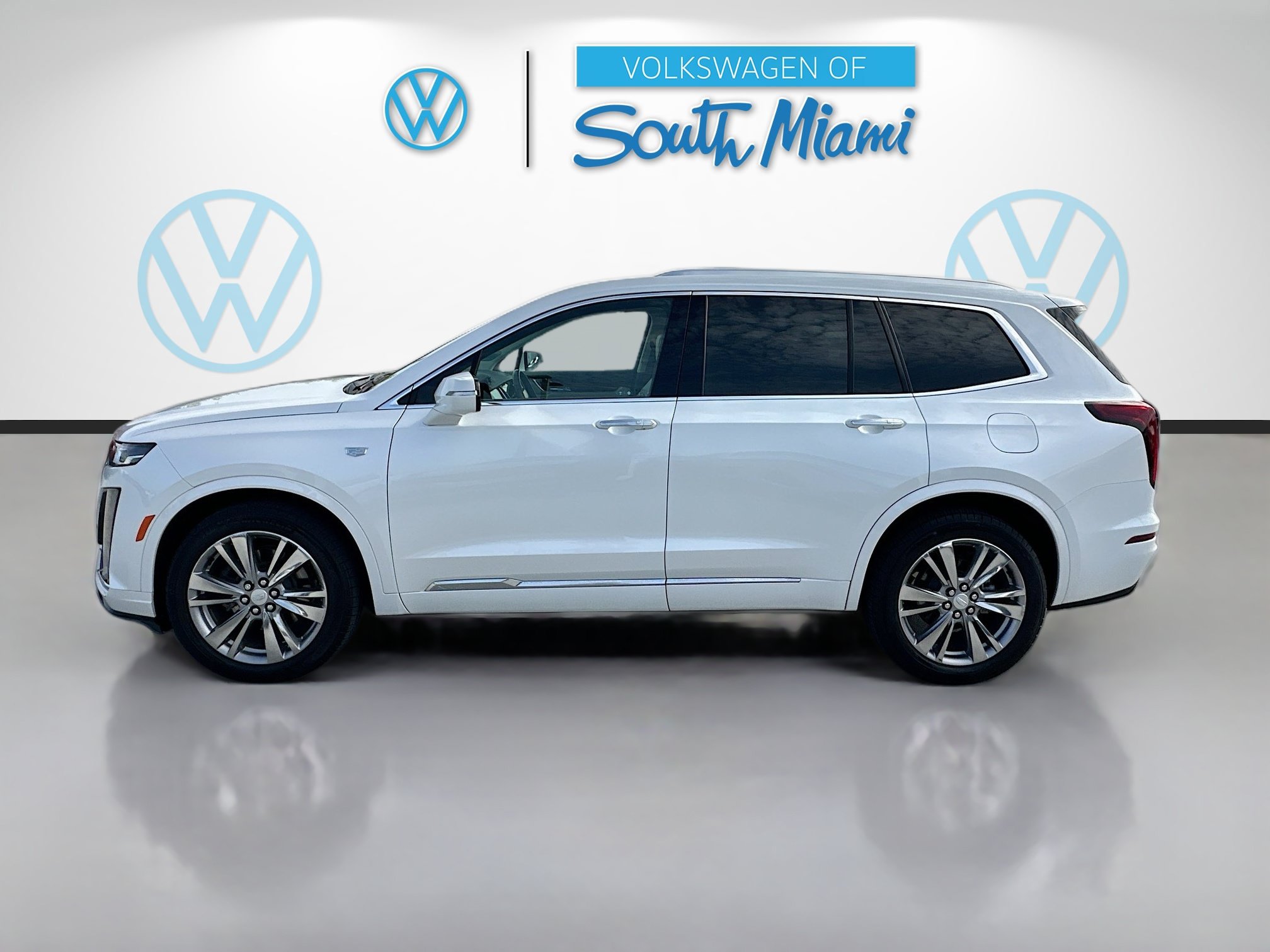 Used 2023 Cadillac XT6 Premium Luxury FWD image 4