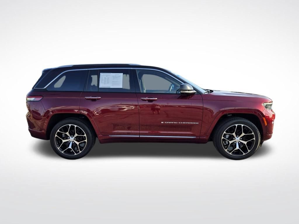 Used 2023 Jeep Grand Cherokee Summit AWD/4WD image 2
