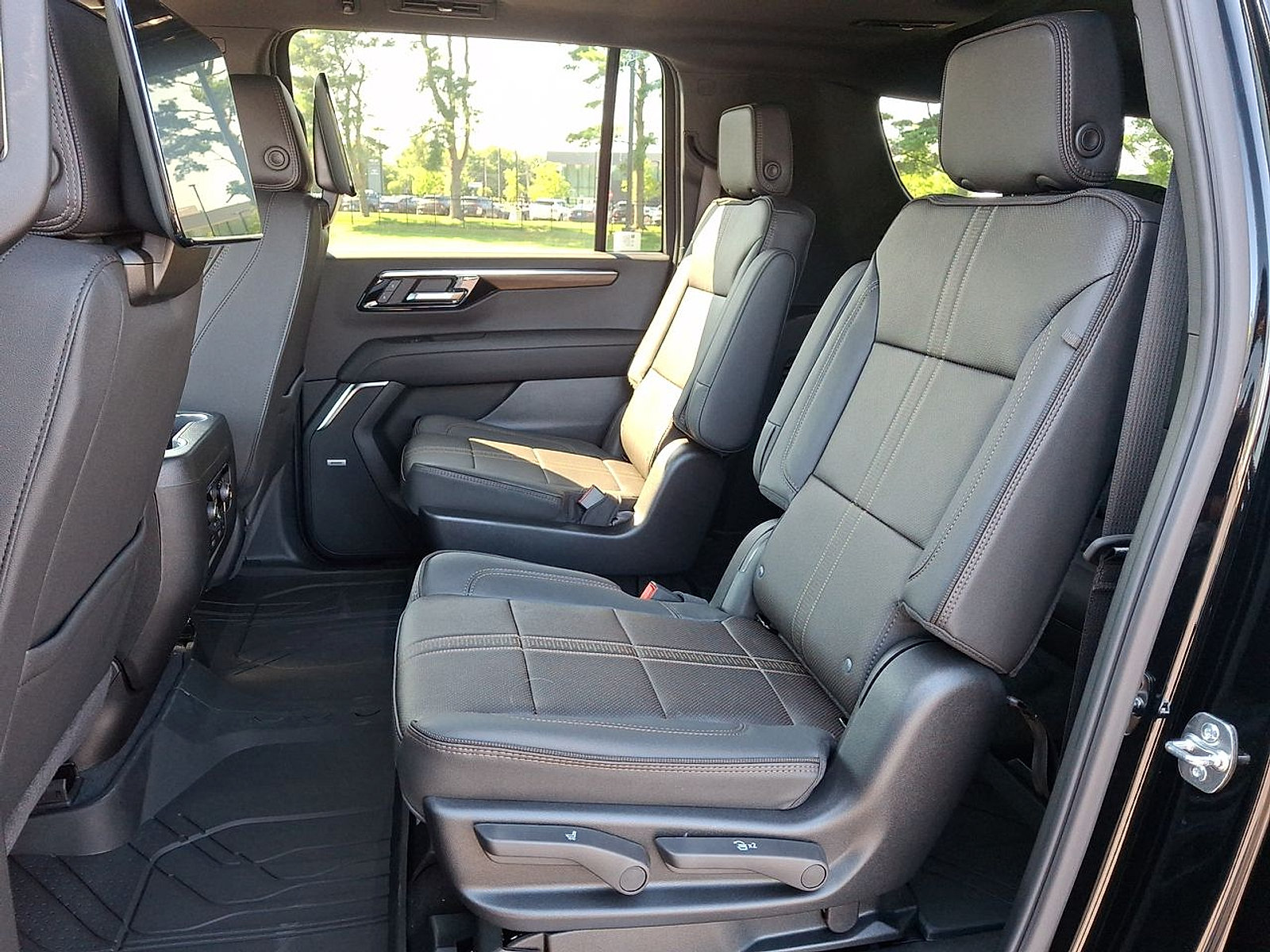 New 2026 Chevrolet Suburban High Country AWD/4WD image 13