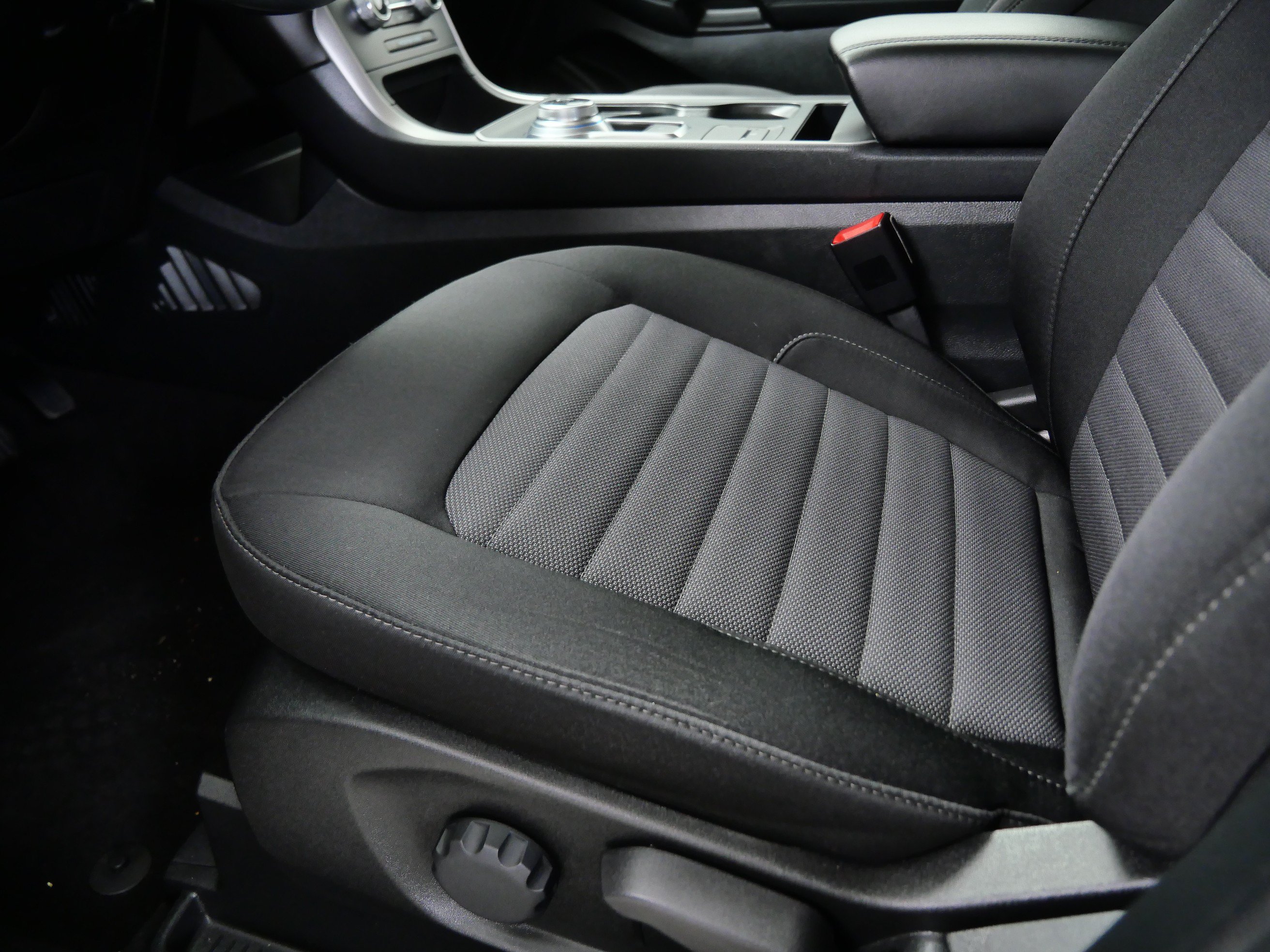 Used 2022 Ford Edge SE w/ Black Appearance Package AWD/4WD image 16