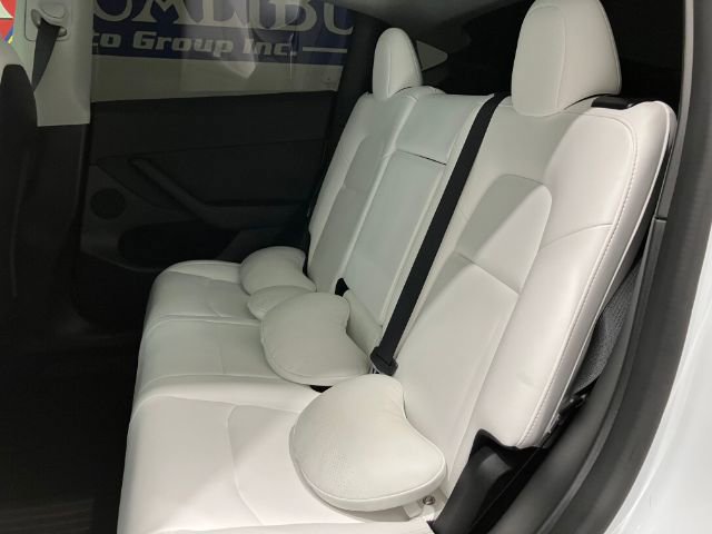 Used 2022 Tesla Model Y Long Range image 26