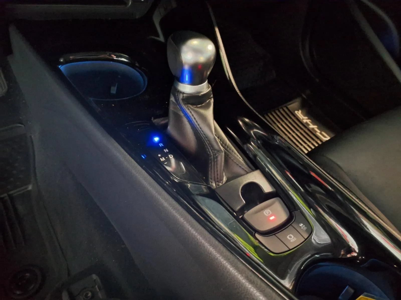 Used 2020 Toyota C-HR Limited FWD image 21