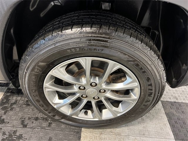 Used 2020 Jeep Cherokee Latitude Plus w/ Cold Weather Group image 16