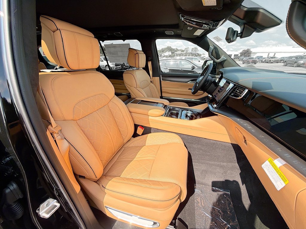 New 2026 Jeep Grand Wagoneer Summit AWD/4WD image 37