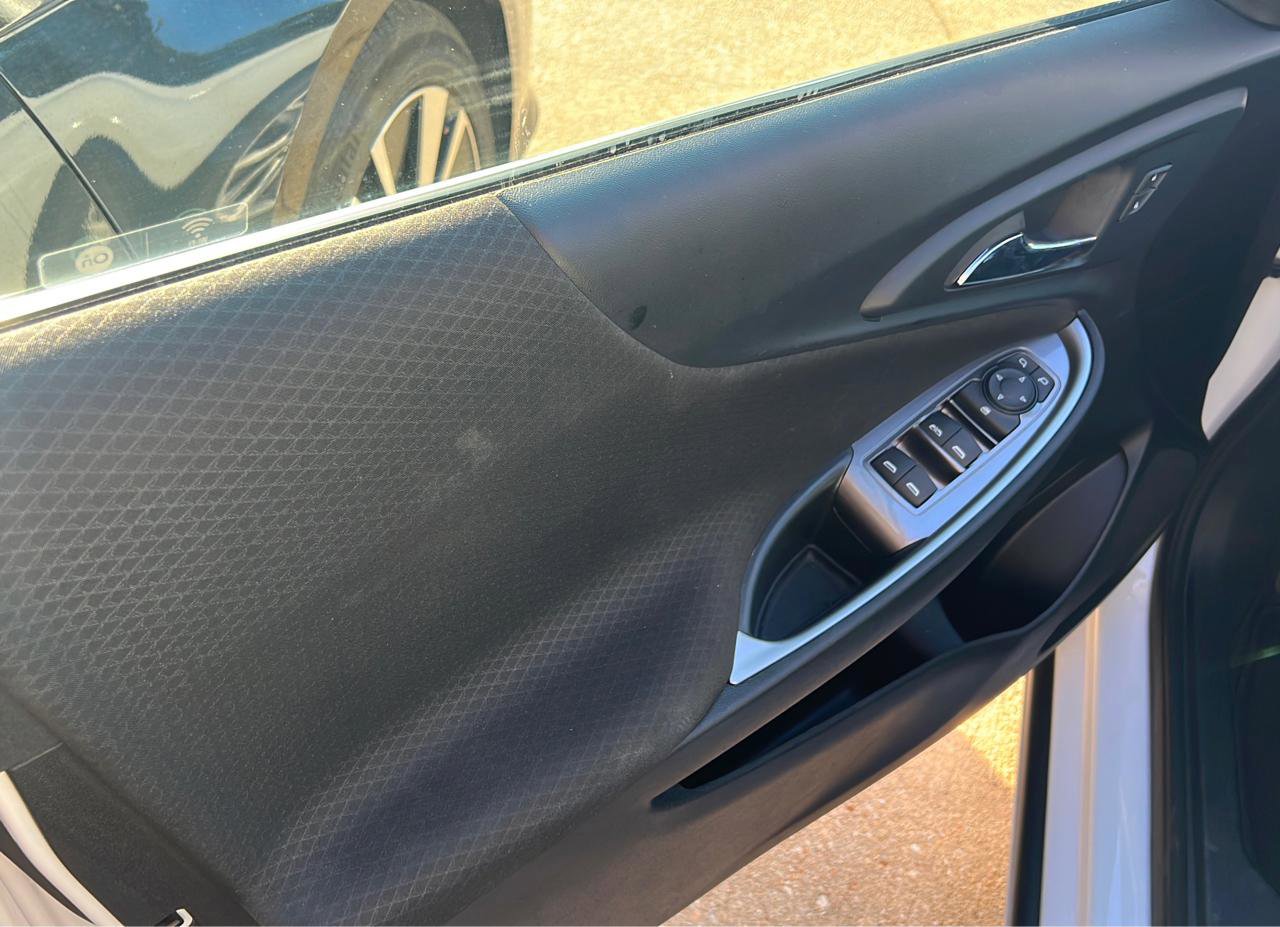 Used 2022 Chevrolet Malibu LT FWD image 13