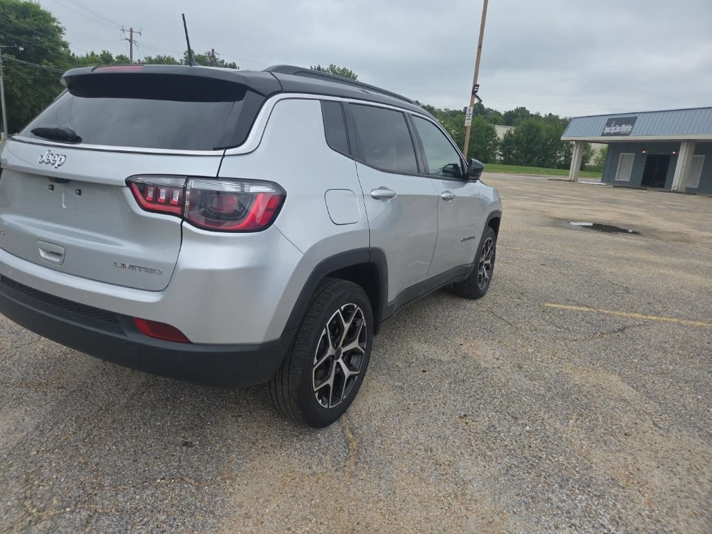 Used 2026 Jeep Compass Limited AWD/4WD image 12