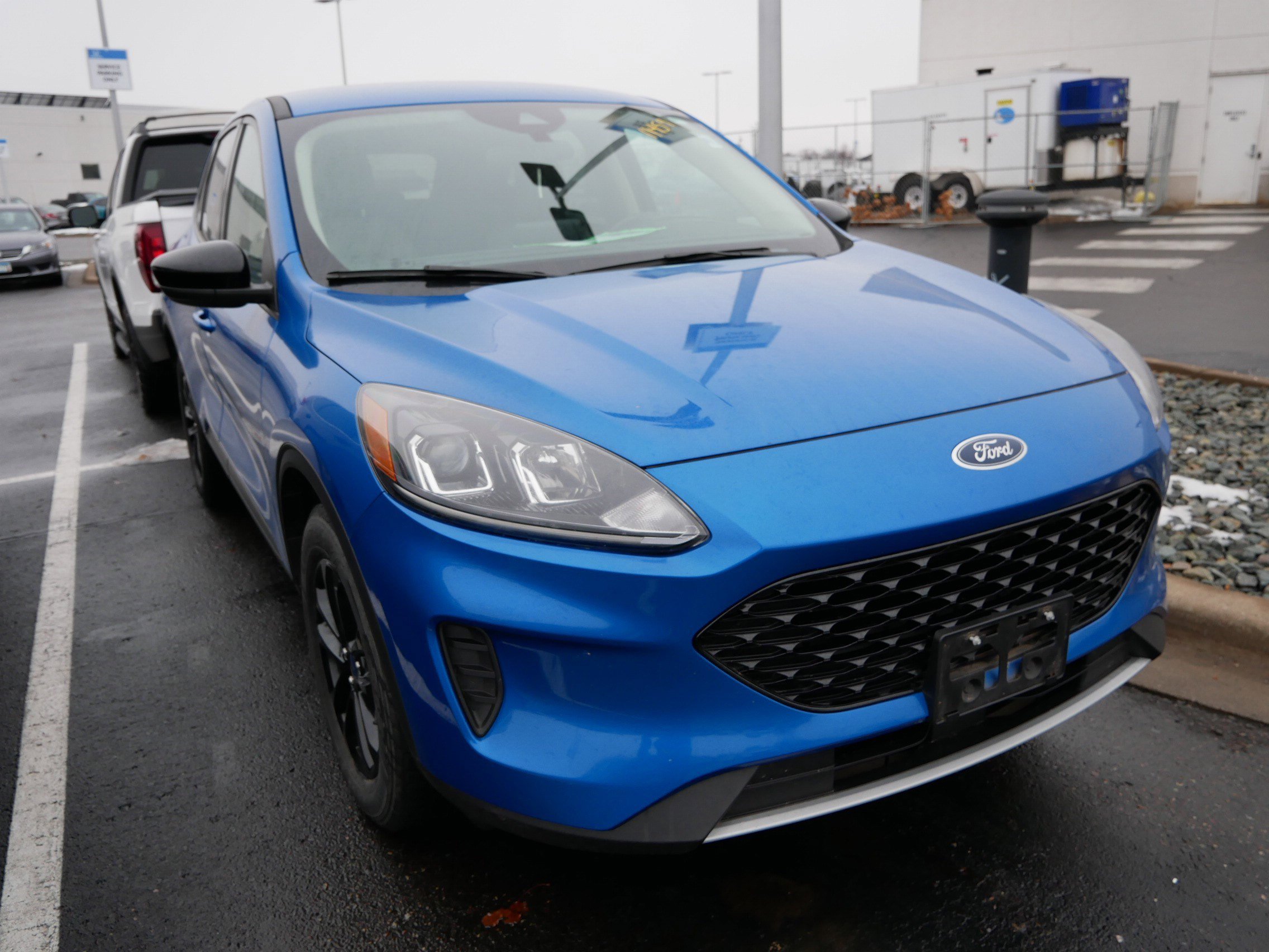 Used 2020 Ford Escape SE Sport image 3