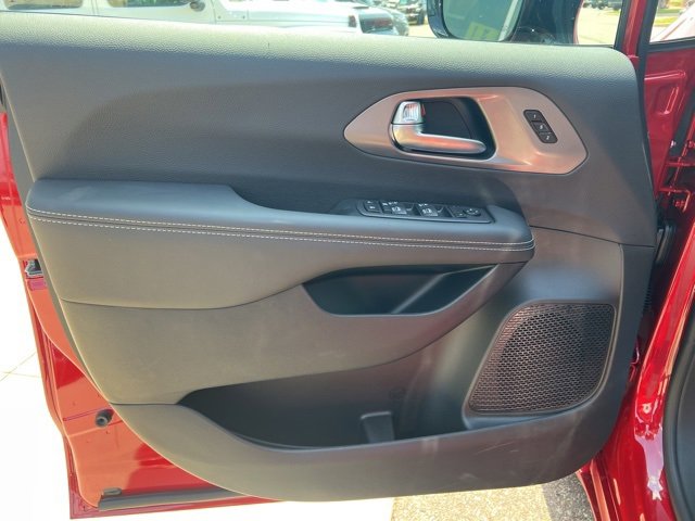 New 2026 Chrysler Pacifica Select image 13