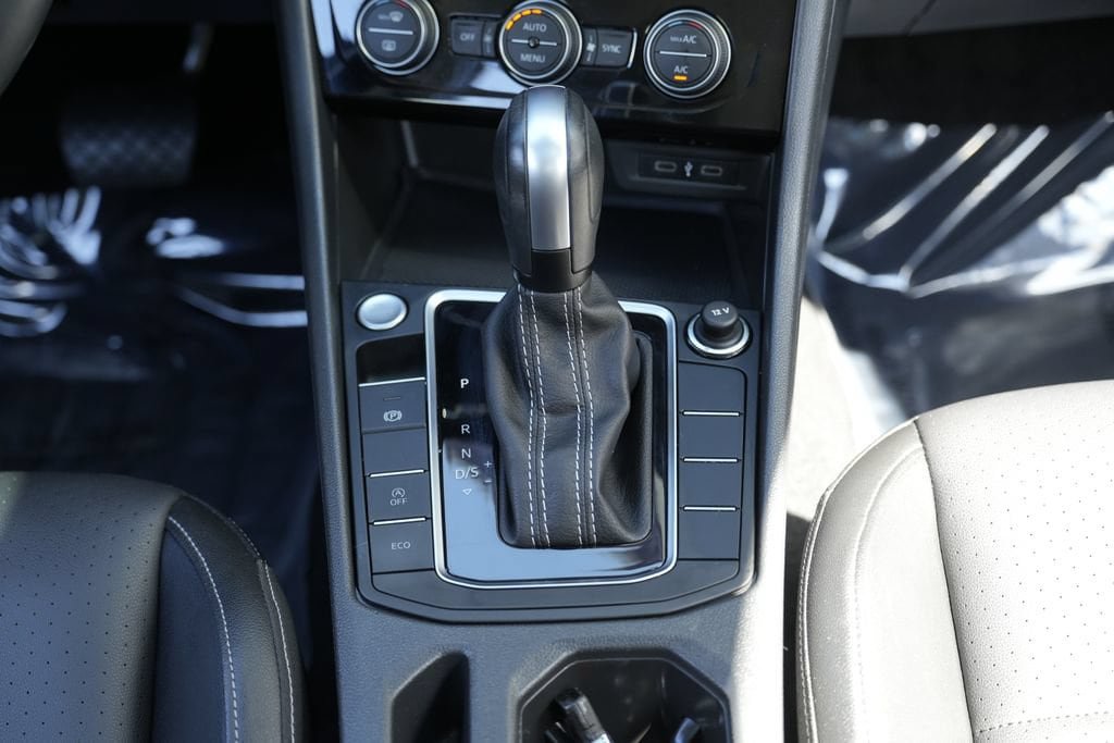 Used 2021 Volkswagen Jetta SE w/ SE Cold Weather Package FWD image 42