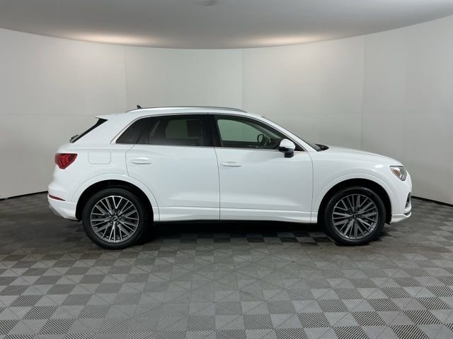 Used 2022 Audi Q3 2.0T Premium Plus w/ Premium Plus Package image 3