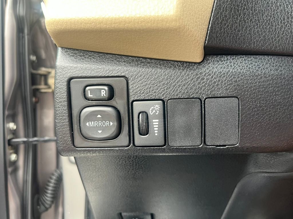 Used 2014 Toyota Corolla LE FWD image 19