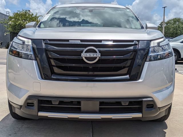Used 2023 Nissan Pathfinder Platinum w/ Black Appearance Package AWD/4WD image 3
