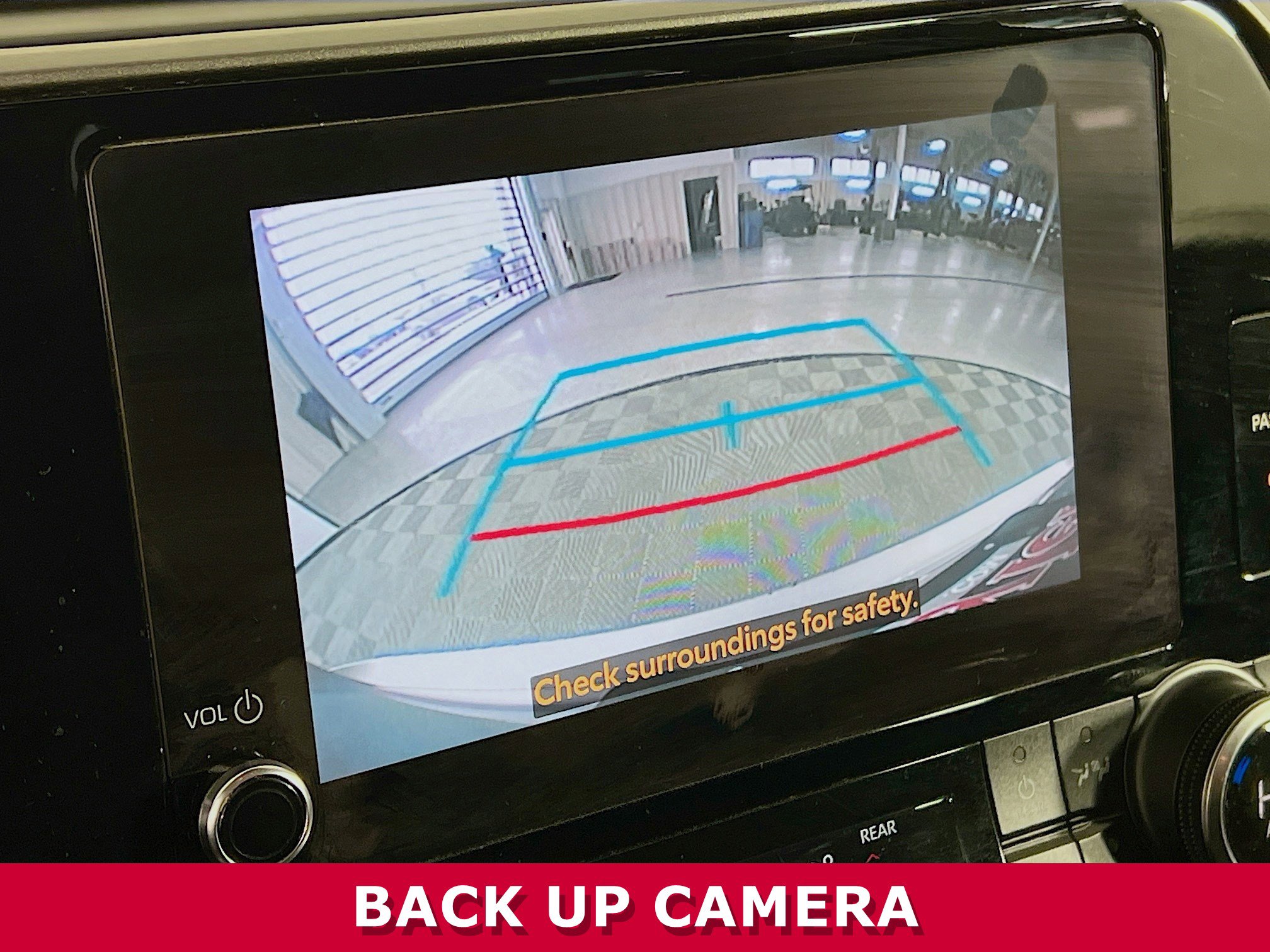 Used 2023 Toyota Highlander LE image 9