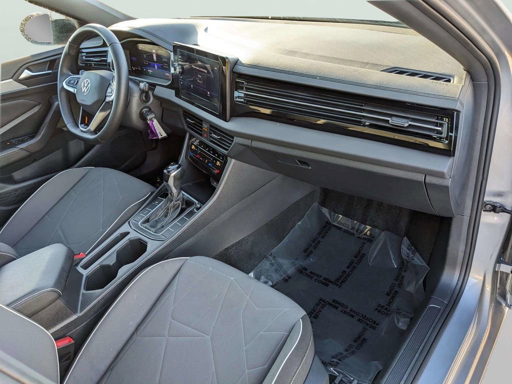 Certified 2025 Volkswagen Jetta Sport image 9