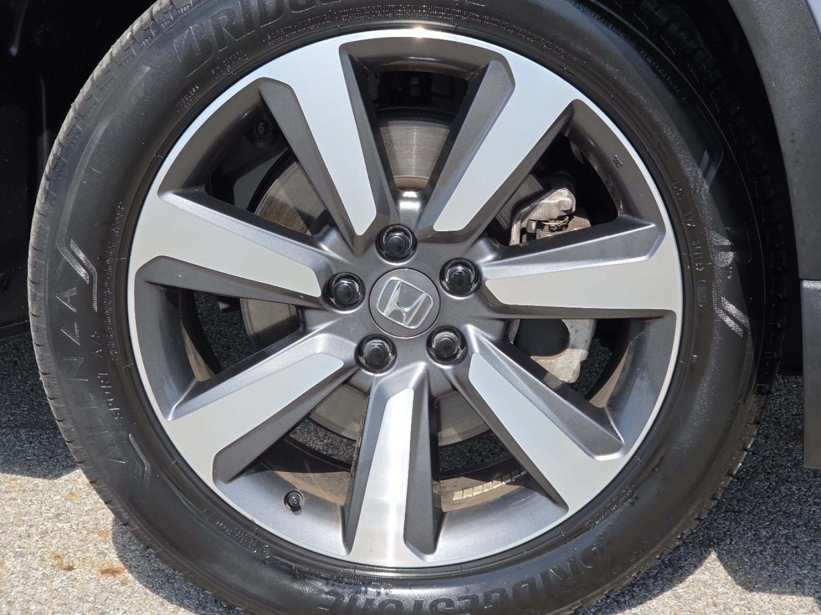 Used 2024 Honda Pilot Touring image 11