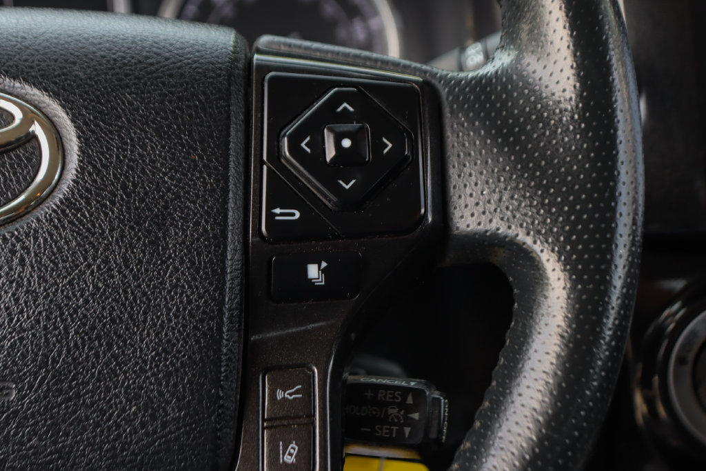 Used 2020 Toyota 4Runner TRD Off-Road AWD/4WD image 25