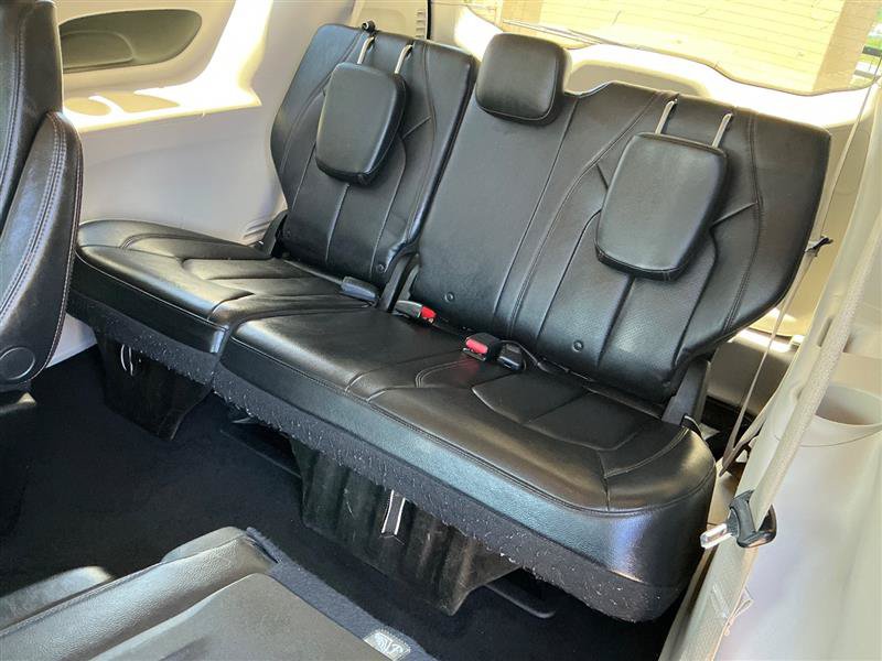 Used 2018 Chrysler Pacifica Touring-L FWD image 34