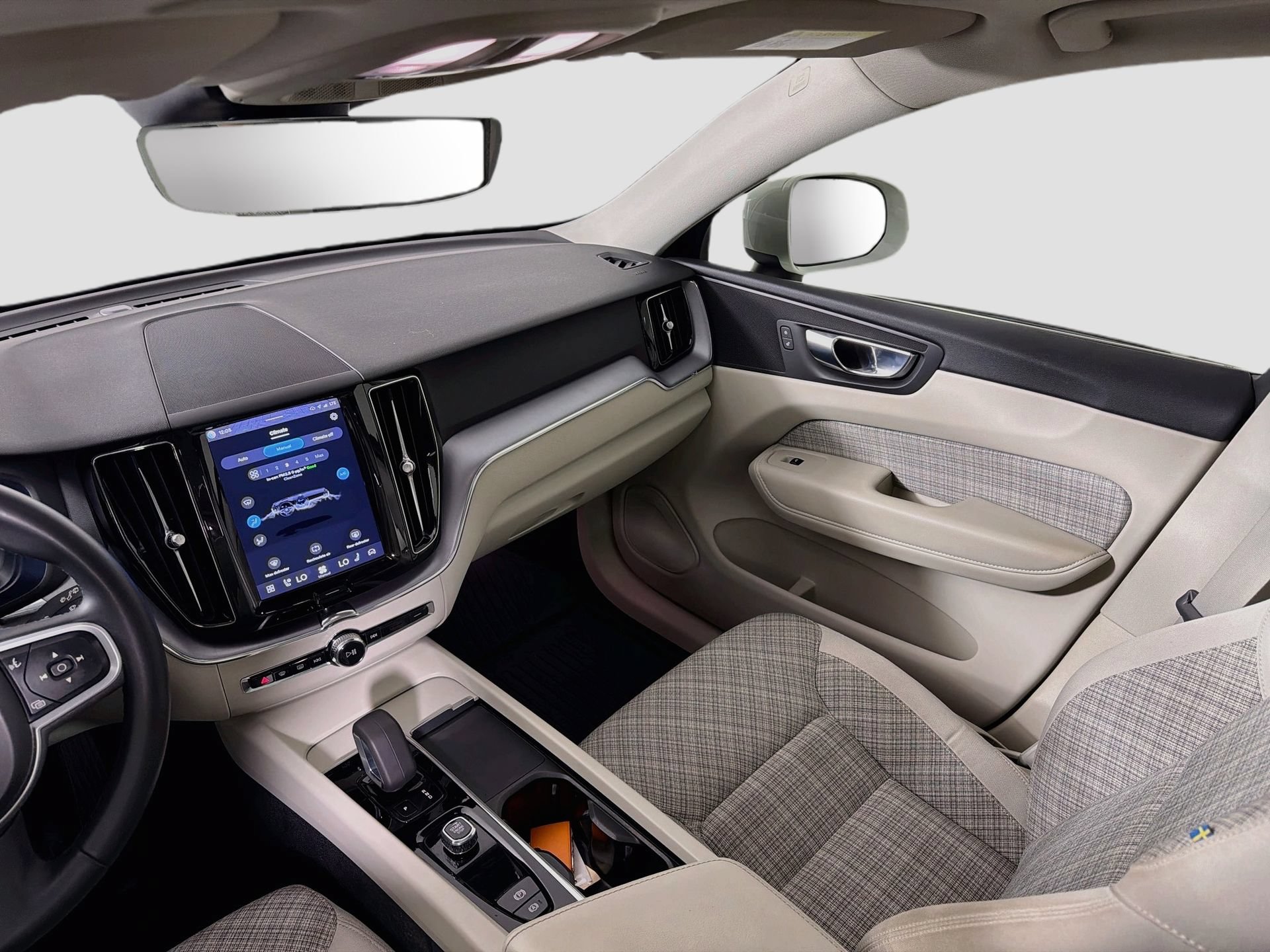 Certified 2022 Volvo XC60 B5 Momentum w/ Advanced Package FWD image 23