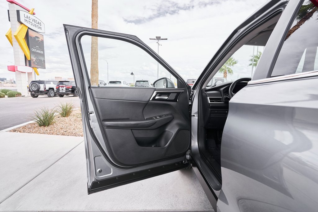 Used 2024 Mitsubishi Outlander SE image 18