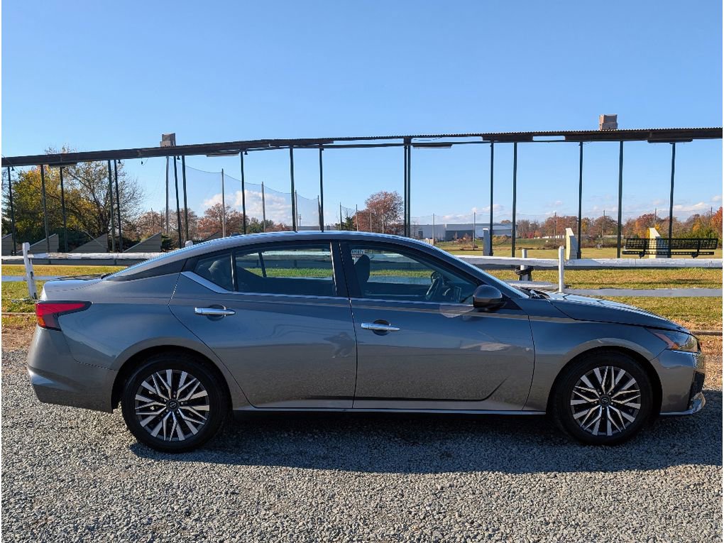 Used 2023 Nissan Altima 2.5 SV image 8