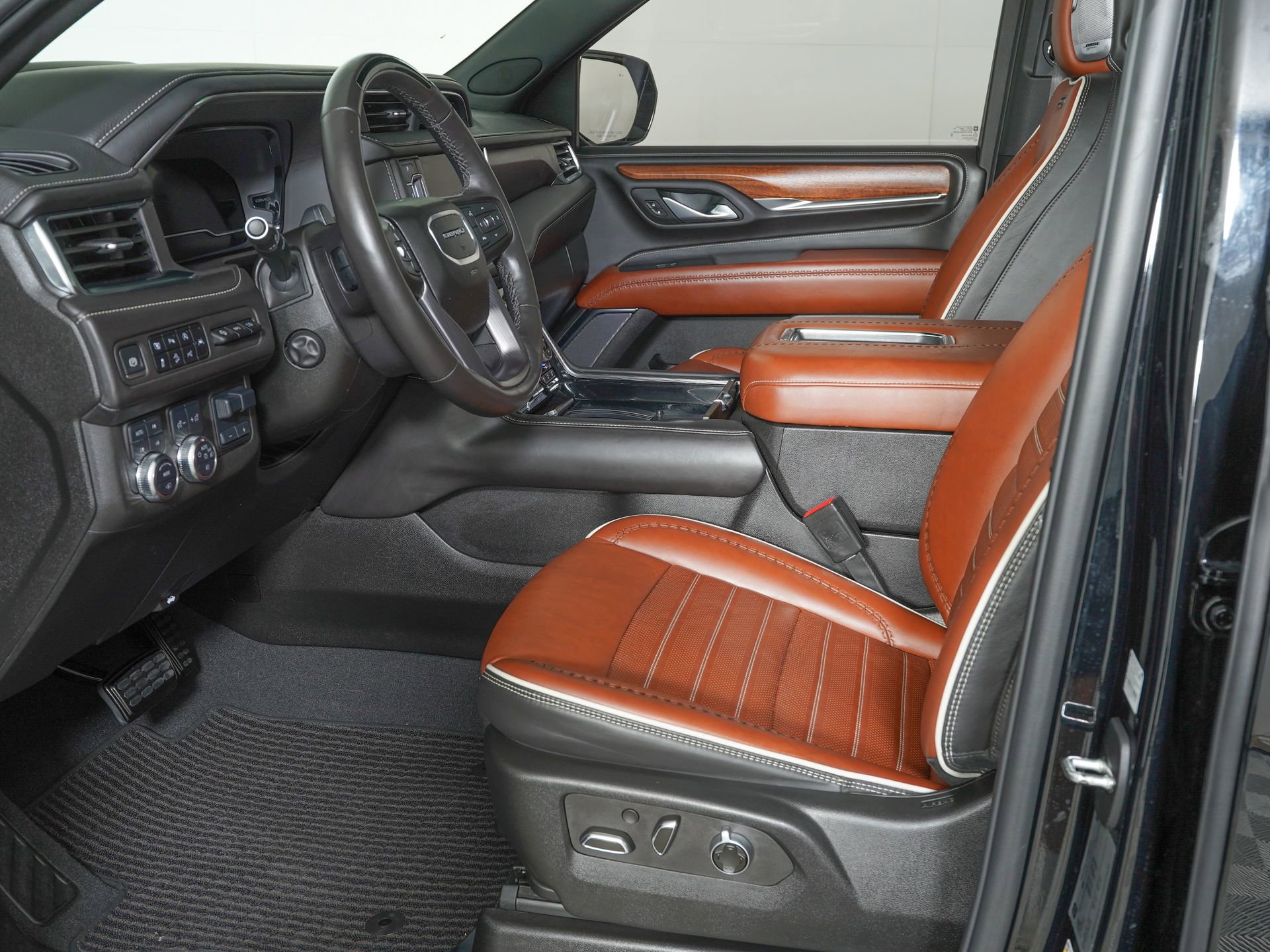 Used 2024 GMC Yukon XL Denali Ultimate image 16
