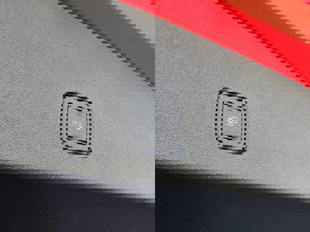 New 2025 Cadillac Optiq Sport 1 image 32