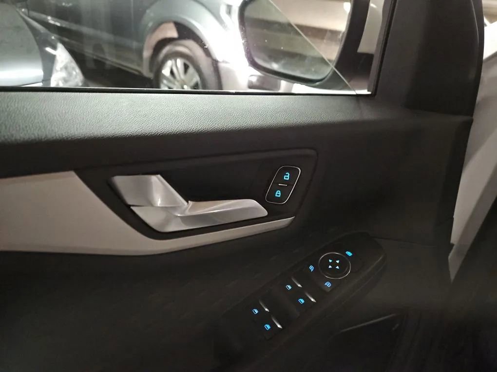 Used 2020 Ford Escape SE AWD/4WD image 21