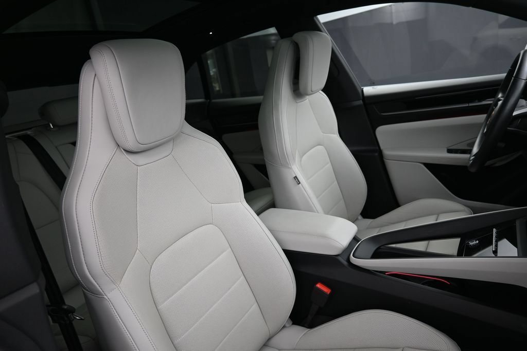 Certified 2025 Porsche Macan Electric RWD image 29