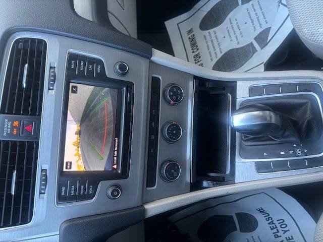 Used 2017 Volkswagen Golf S image 17