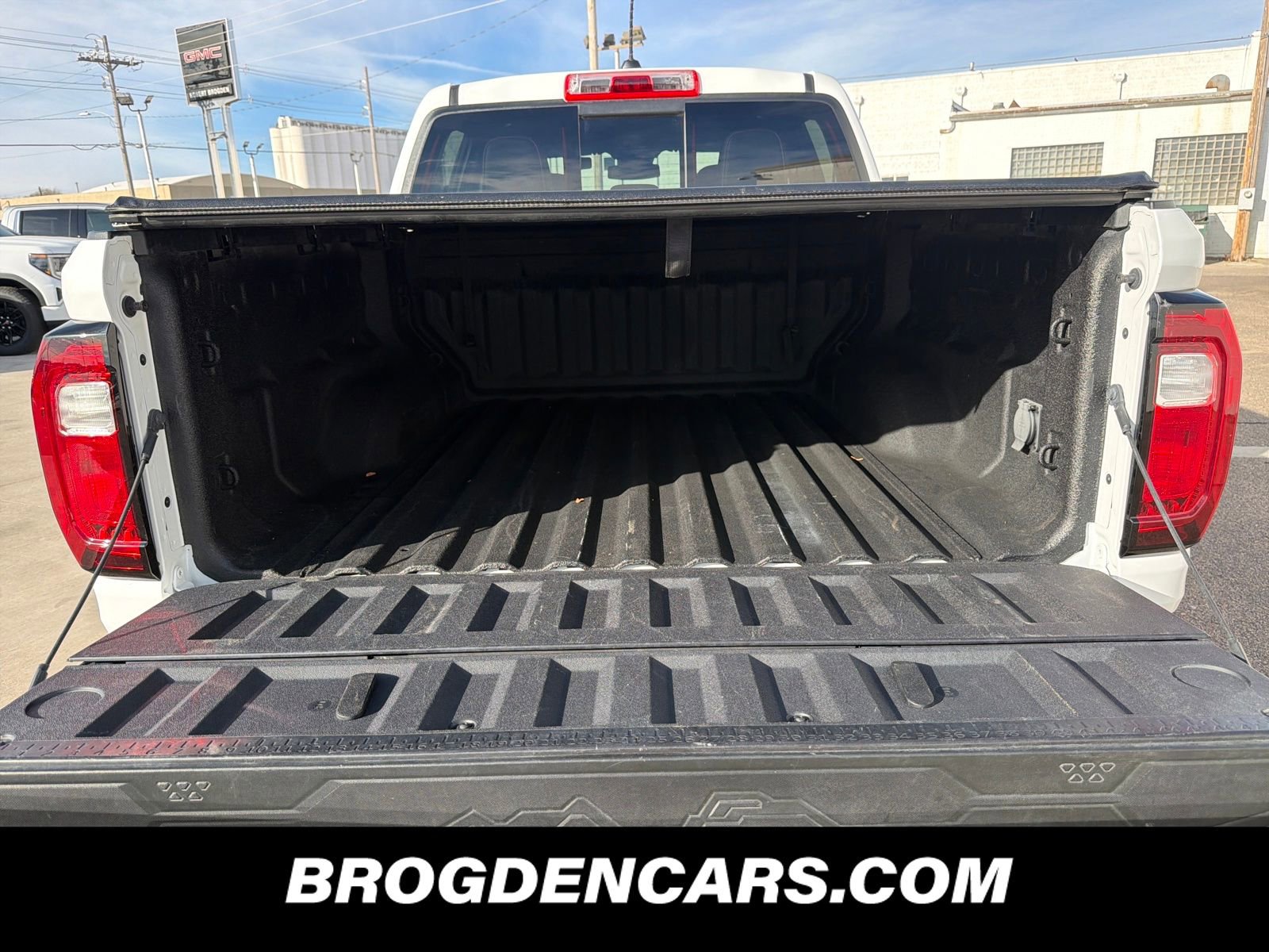 Used 2023 GMC Canyon AT4 image 9