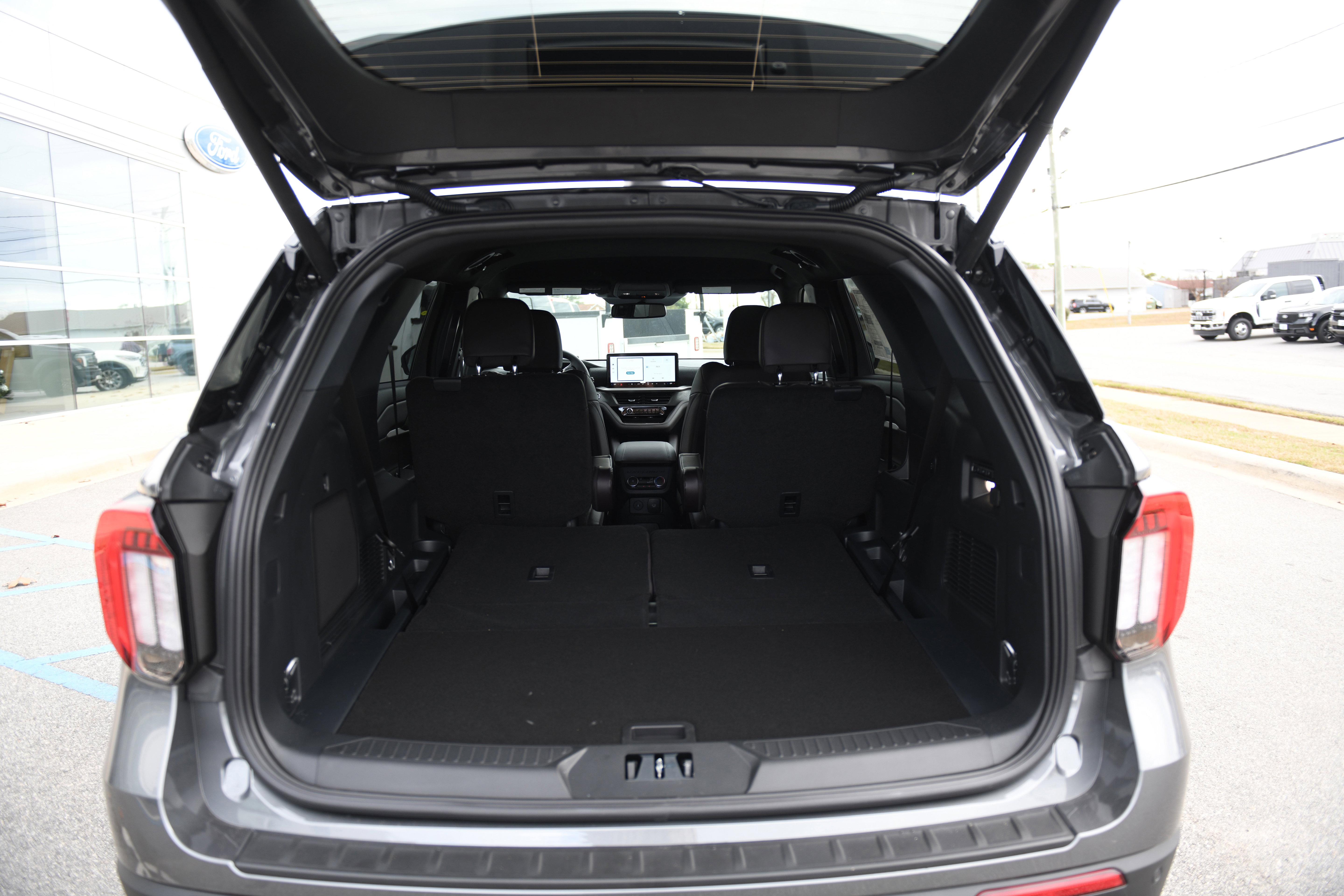 New 2026 Ford Explorer Platinum image 19