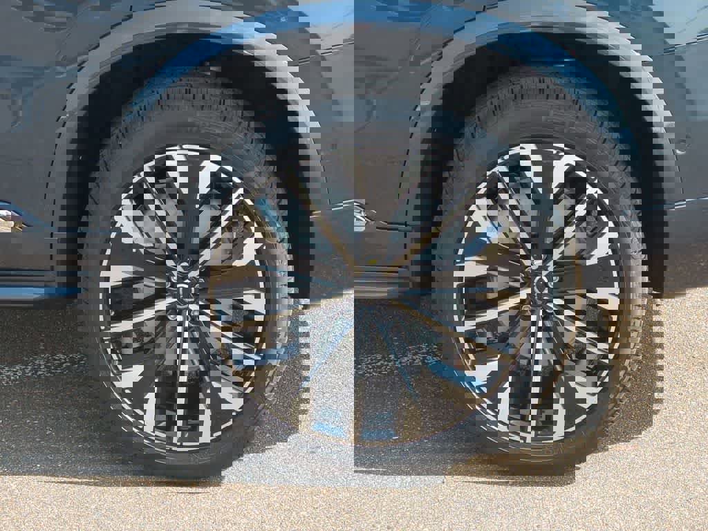 Used 2026 Volvo XC90 B5 Plus w/ Protection Package Premier image 12