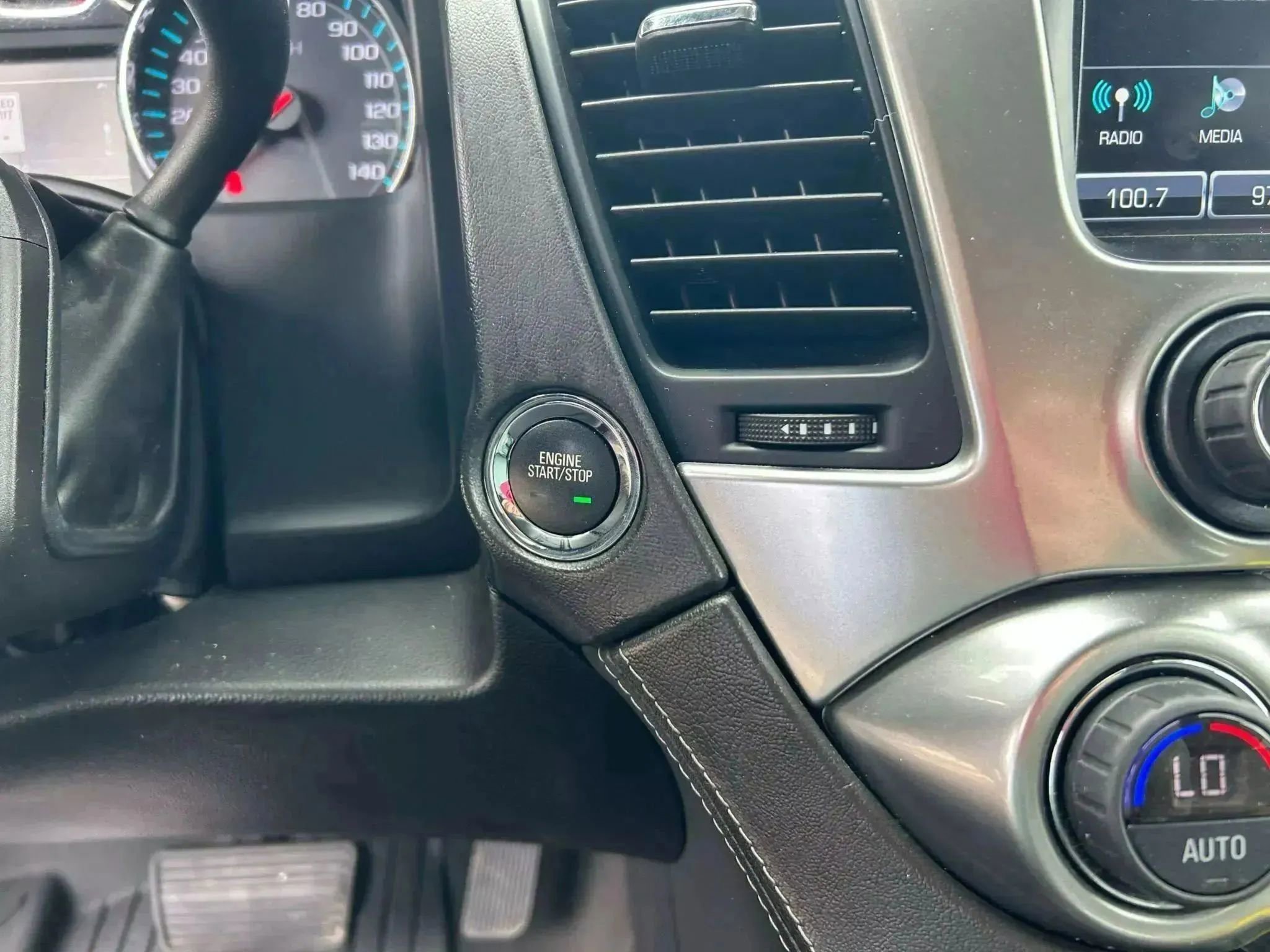 Used 2020 Chevrolet Suburban Premier RWD image 24