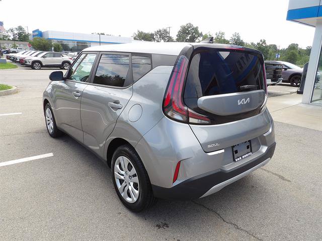 Used 2023 Kia Soul LX FWD image 3