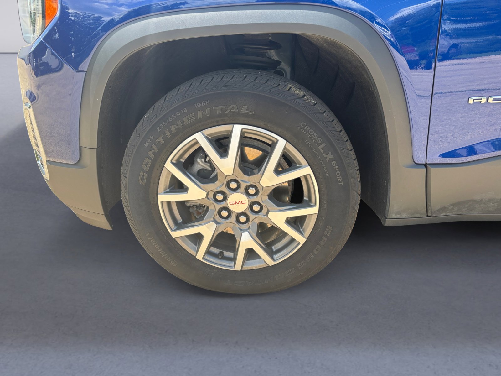 Used 2023 GMC Acadia SLE w/ Driver Convenience Package image 14