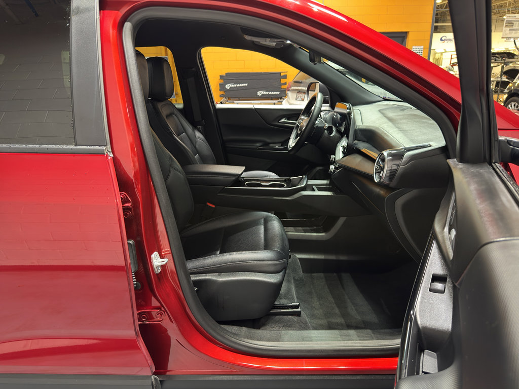 Used 2025 Chevrolet Equinox LT w/ Convenience Package II image 17