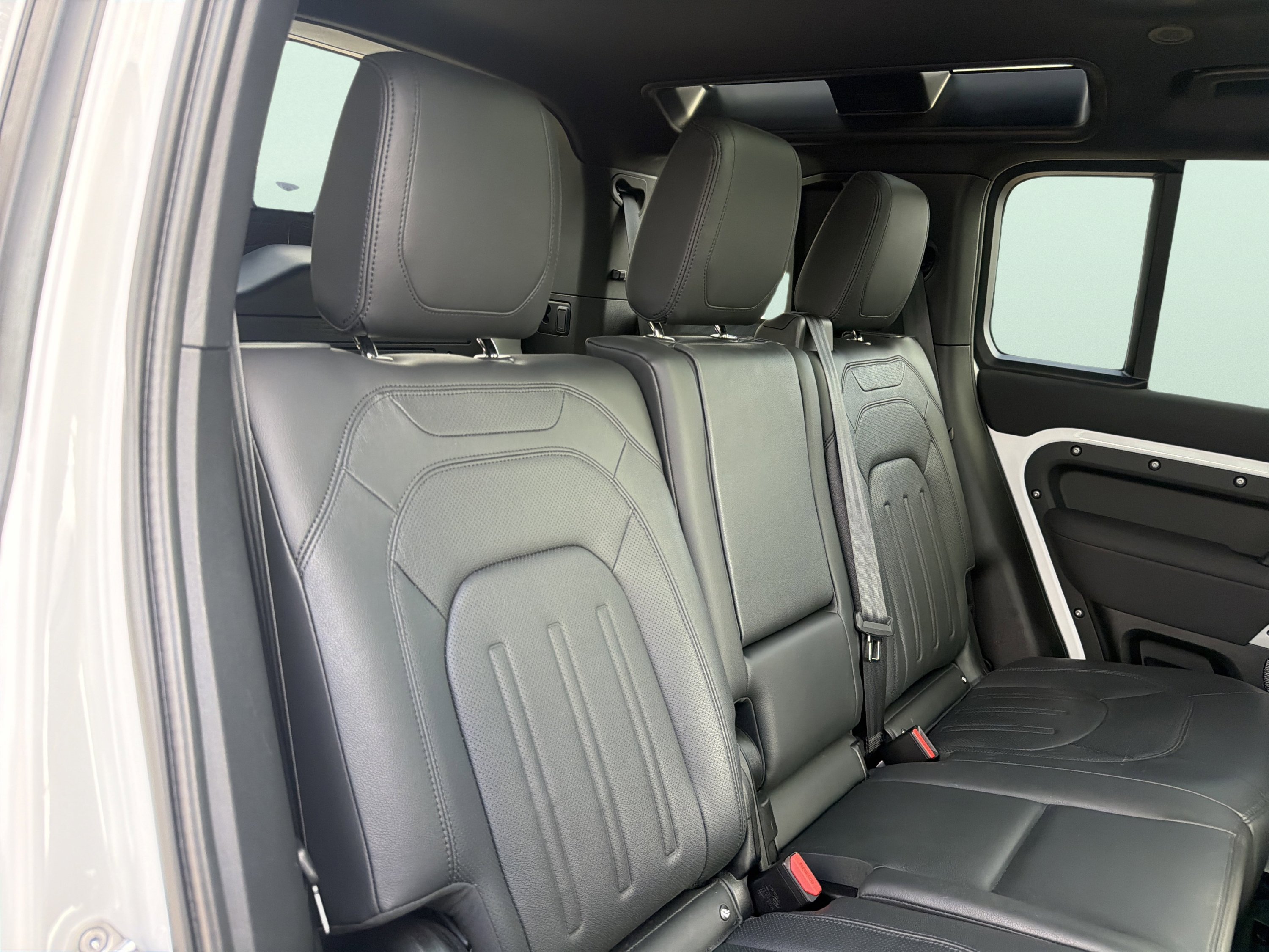 Used 2022 Land Rover Defender 110 S AWD/4WD image 46